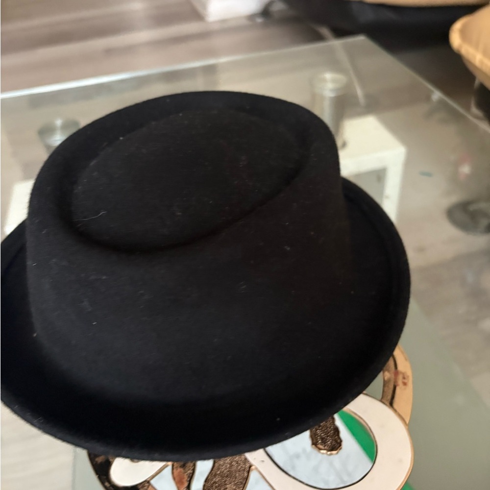 Charm's hat - Picture 2 of 6